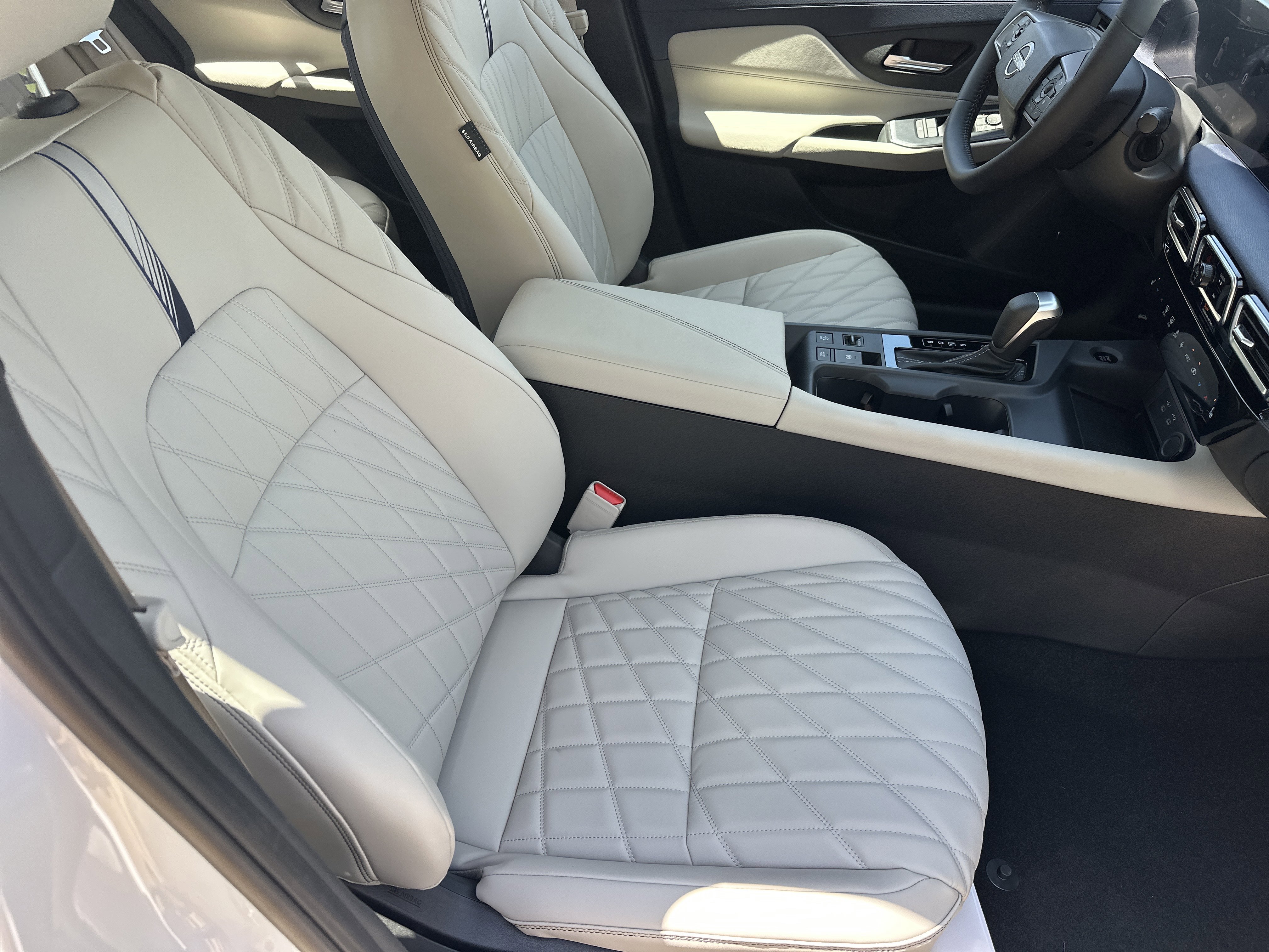 New 2026 Aspen White Tricoat Nissan SL image 14