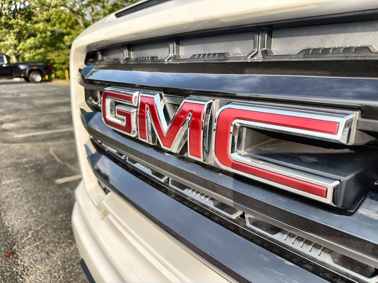 Used 2021 SUMMIT WHITE GMC Elevation image 26