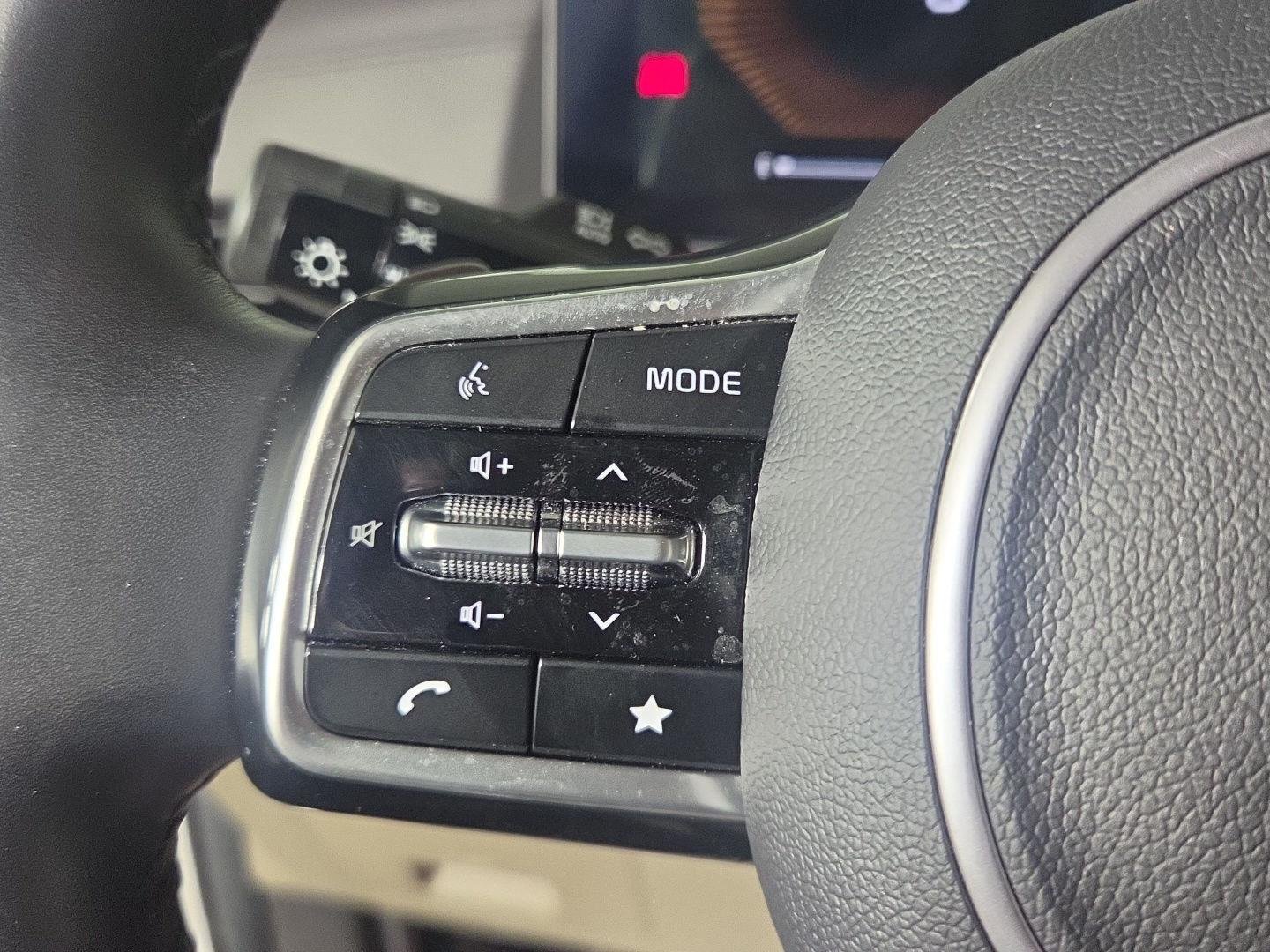 Used 2025 Snow White Pearl Kia EX image 22