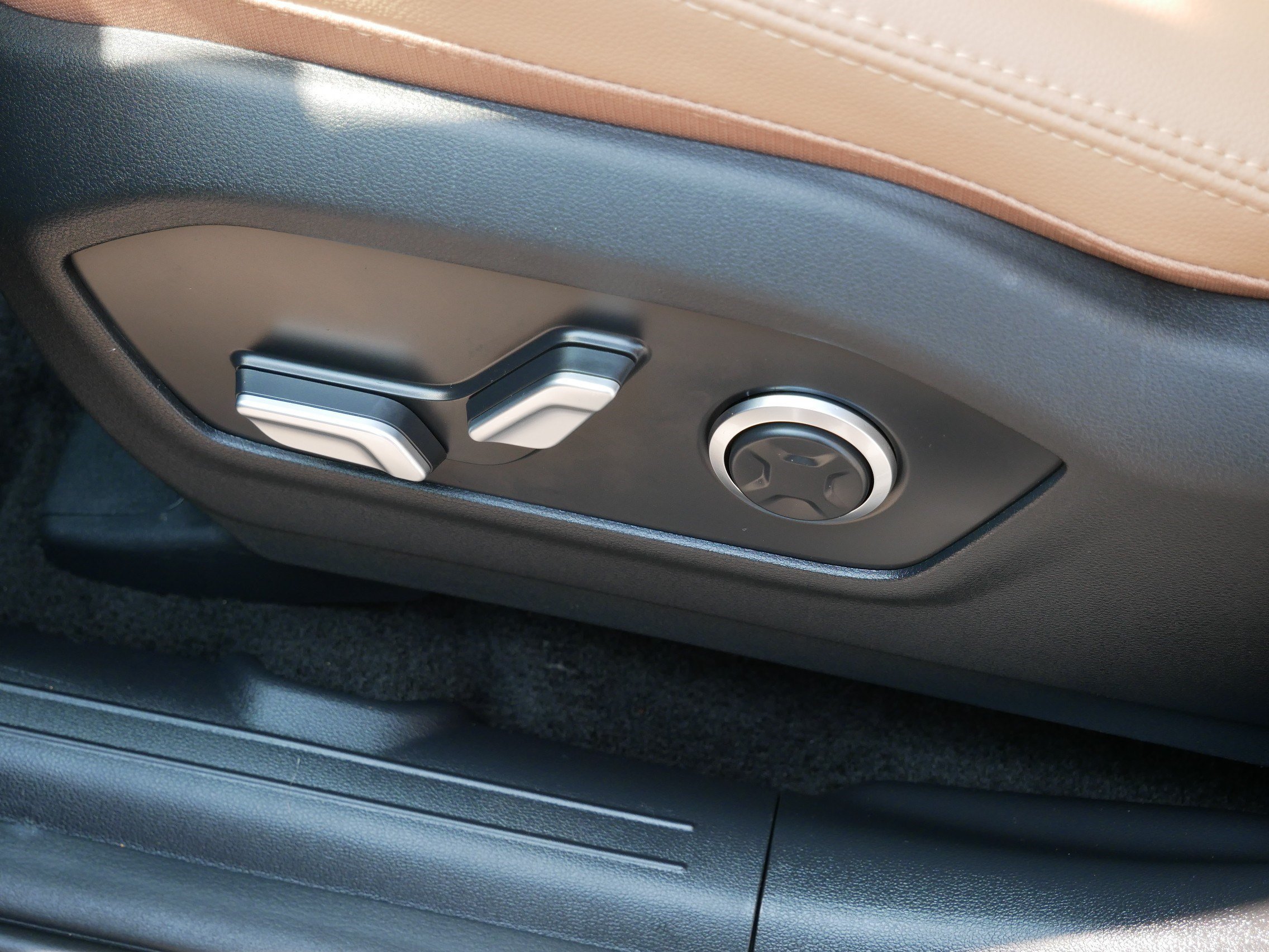 2026 Hyundai Santa Fe Limited - Photo 20