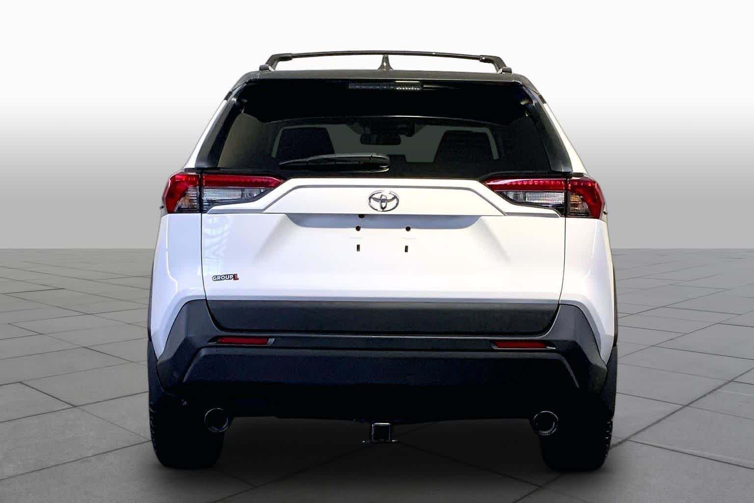 Used 2021 Super White Toyota XLE image 5