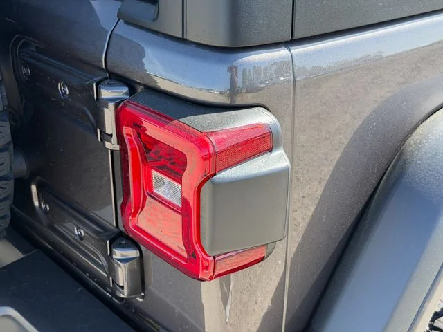 New 2026 Granite Crystal Metallic Clearcoat Jeep Rubicon image 7