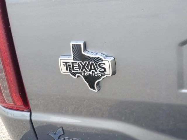 New 2026 Carbonized Gray Metallic Ford XLT image 5
