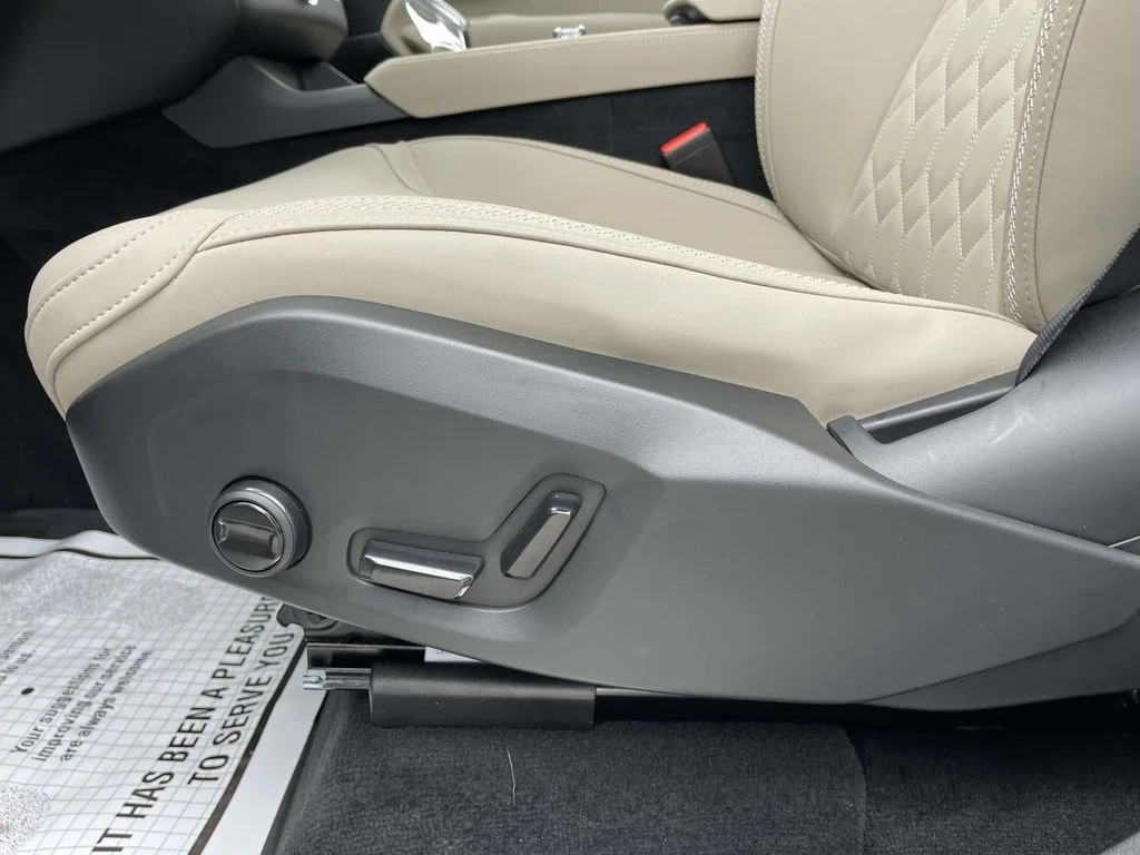 2026 Volvo XC90 Plus - Photo 8