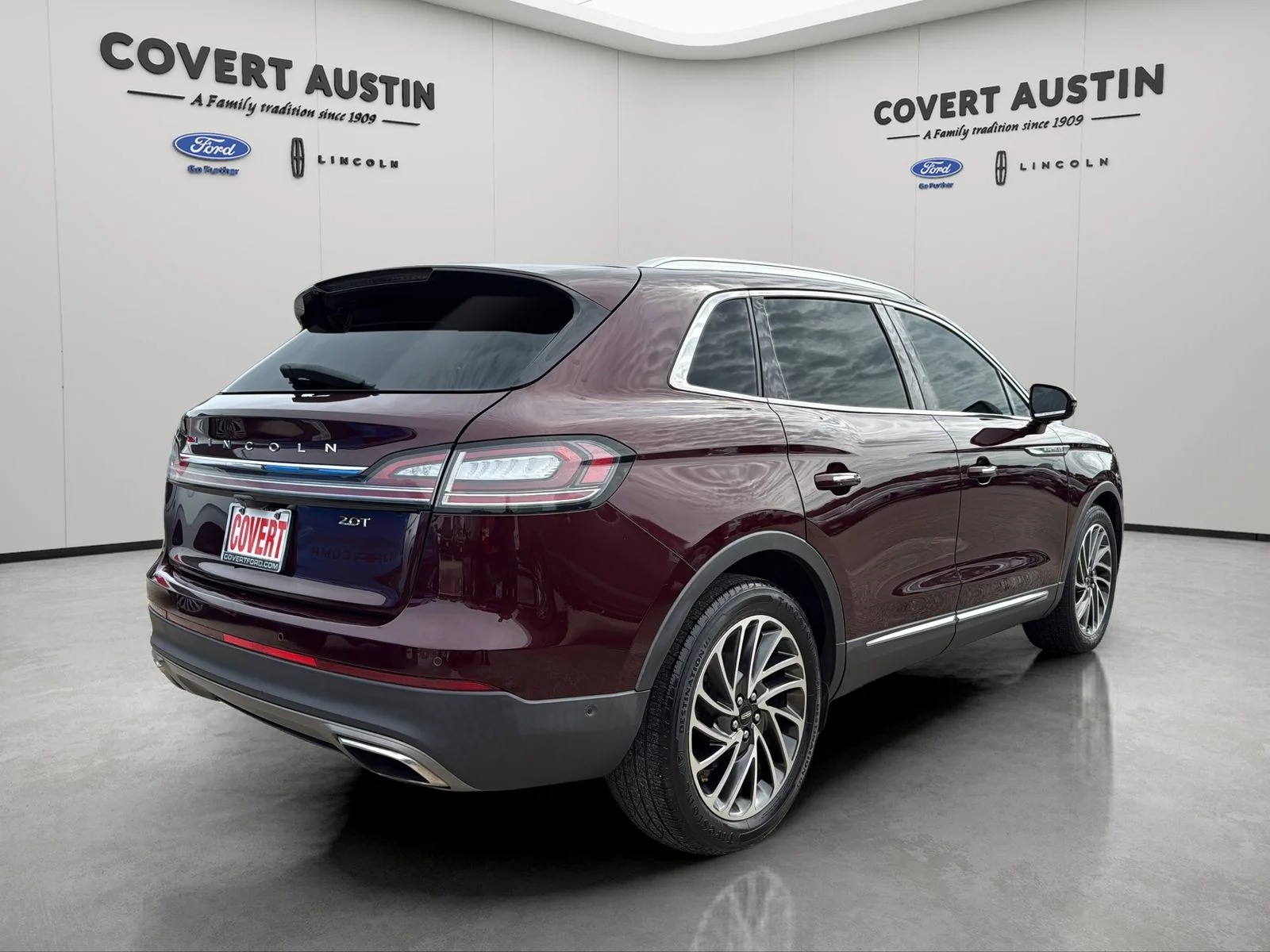Used 2019 Red Lincoln Reserve image 5