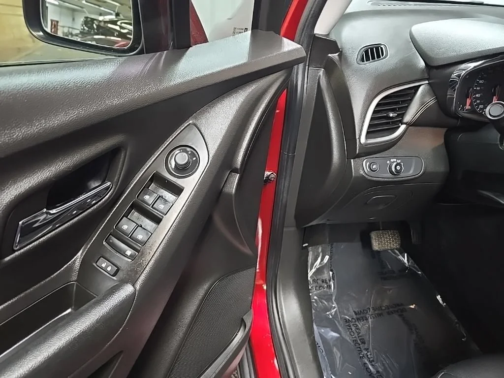 Used 2021 CRIMSON METALLIC Chevrolet LT image 27