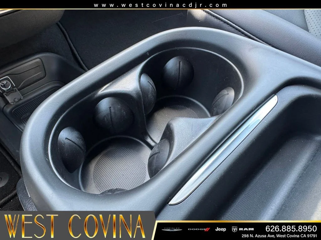 New 2027 Diamond Black Crystal Pearl-Coat Exterior Paint Chrysler Select image 29