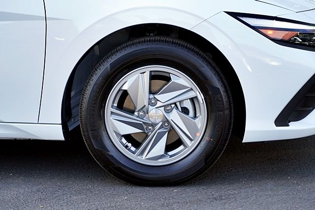 New 2026 White Hyundai SE image 7