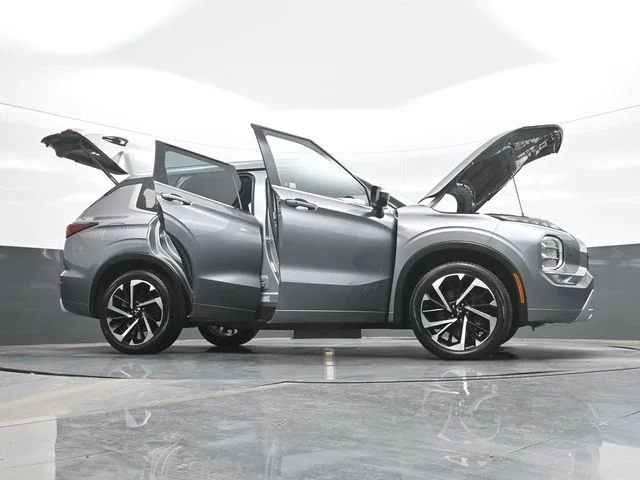 Used 2022  Mitsubishi SEL image 31