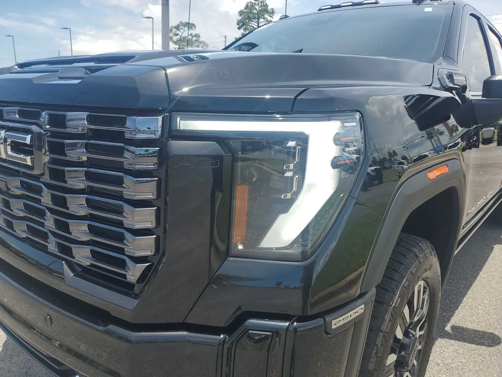 Used 2025 Onyx Black GMC Denali Ultimate image 11