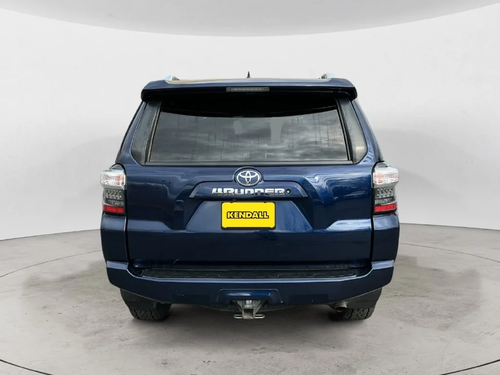 Used 2016 Blue Toyota SR5 image 10
