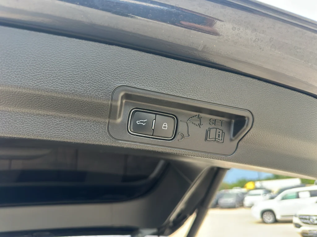 Used 2020 Agate Black Metallic Ford XLT image 27