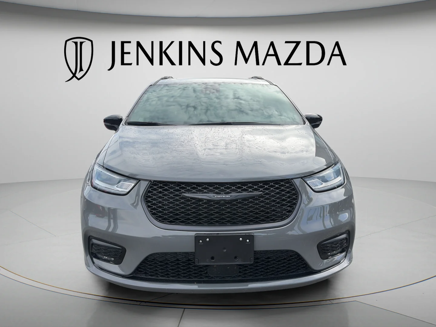 Used 2025 Ceramic Gray Clearcoat Chrysler Limited image 2