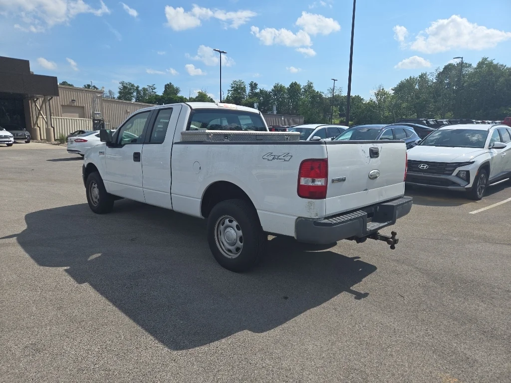 Used 2008 Oxford White Clearcoat Ford XL image 5