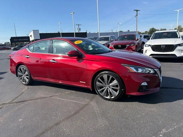 Used 2019 Red Nissan 2.0 Edition ONE image 3