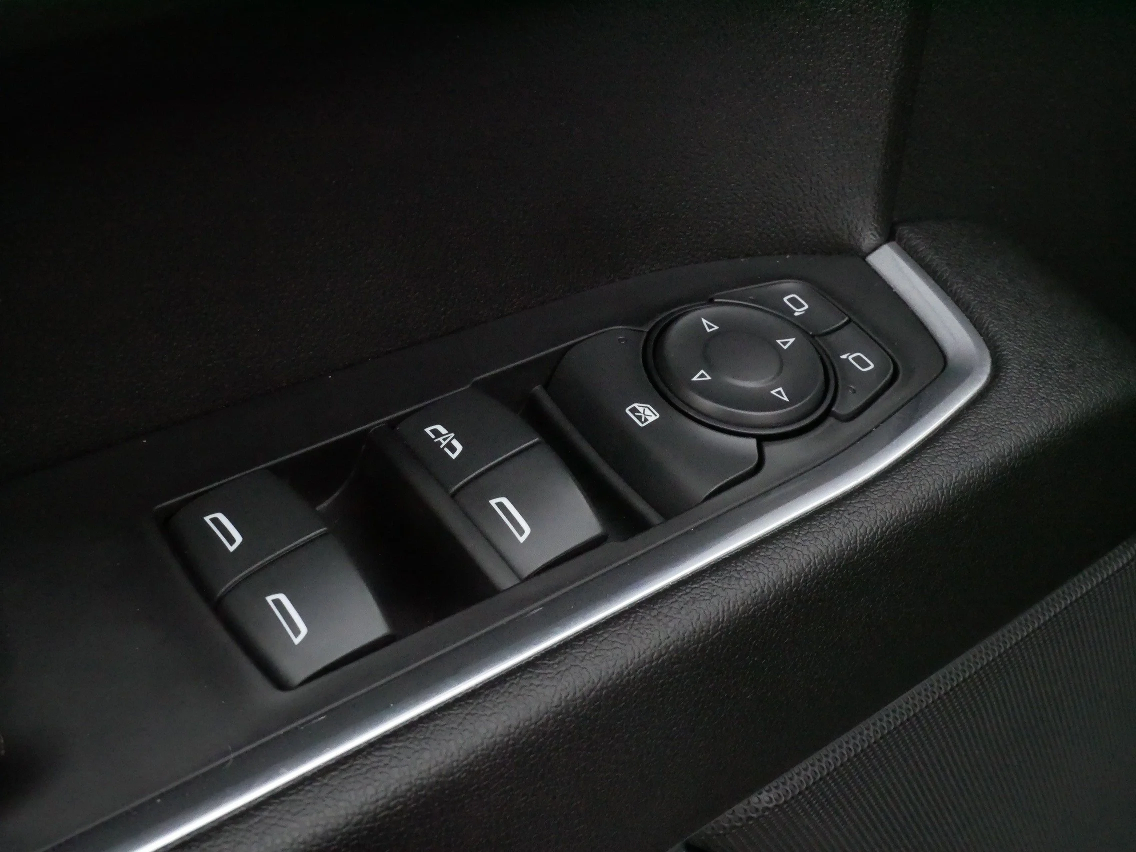 Used 2023 Onyx Black GMC Elevation image 19