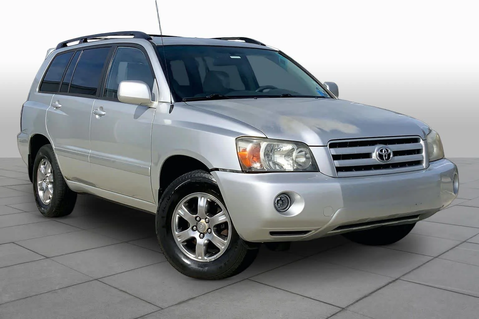Used 2007 Millenium Silver Metallic Toyota  image 2