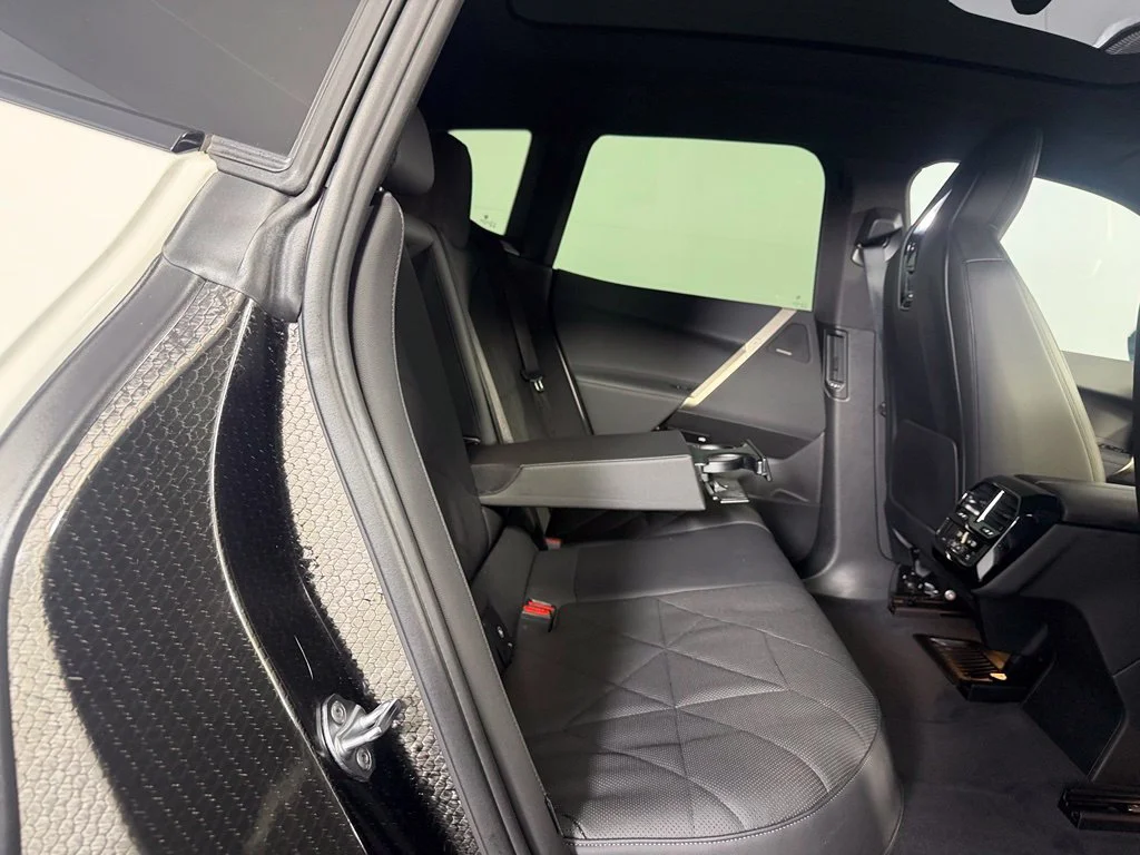Used 2024 White BMW xDrive50 image 19