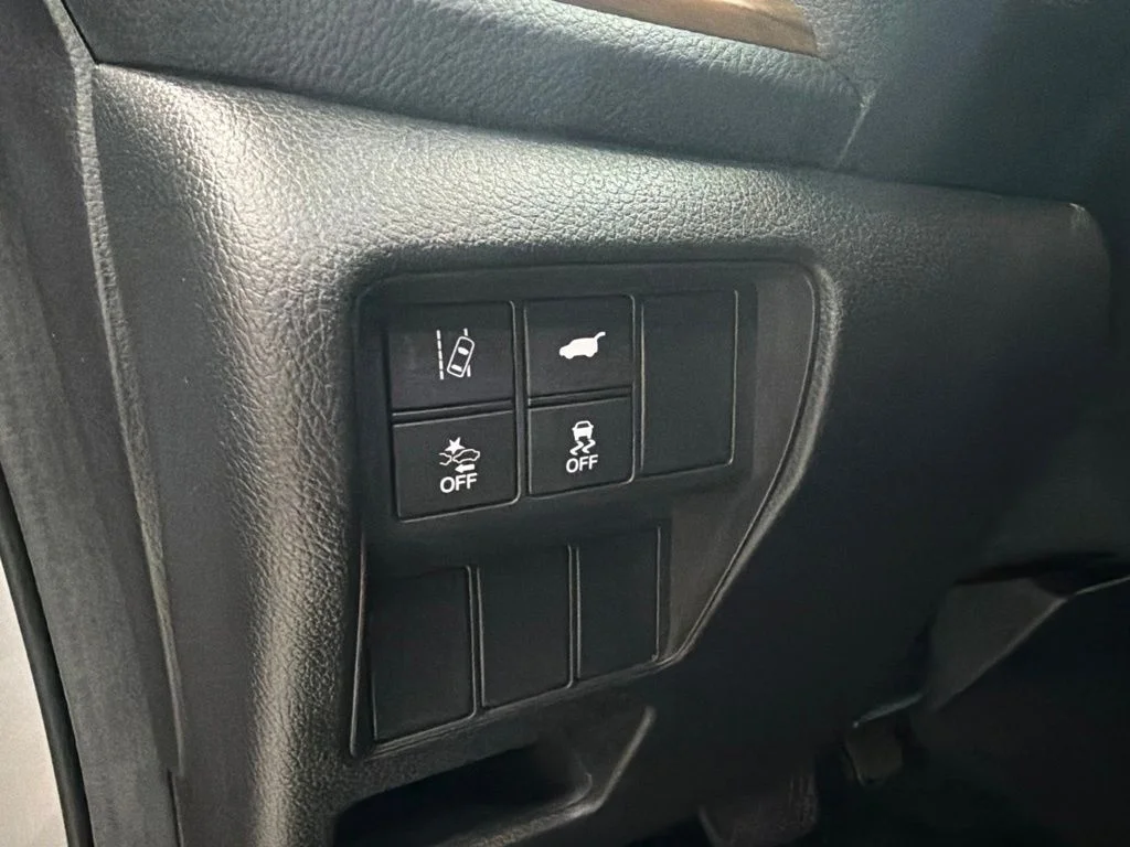 Used 2018 Silver Honda EX-L image 21