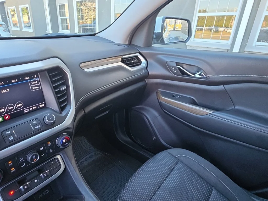 Used 2023 White GMC SLE image 26