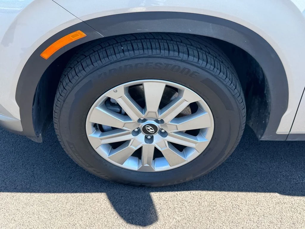 Used 2025 Silver Hyundai SEL image 21
