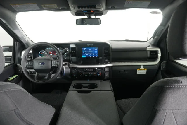 New 2027 Oxford White Ford F-350® XLT image 30