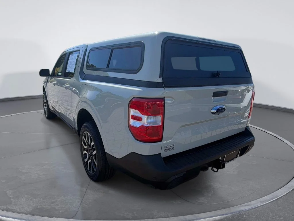 Used 2024  Ford Lariat image 5
