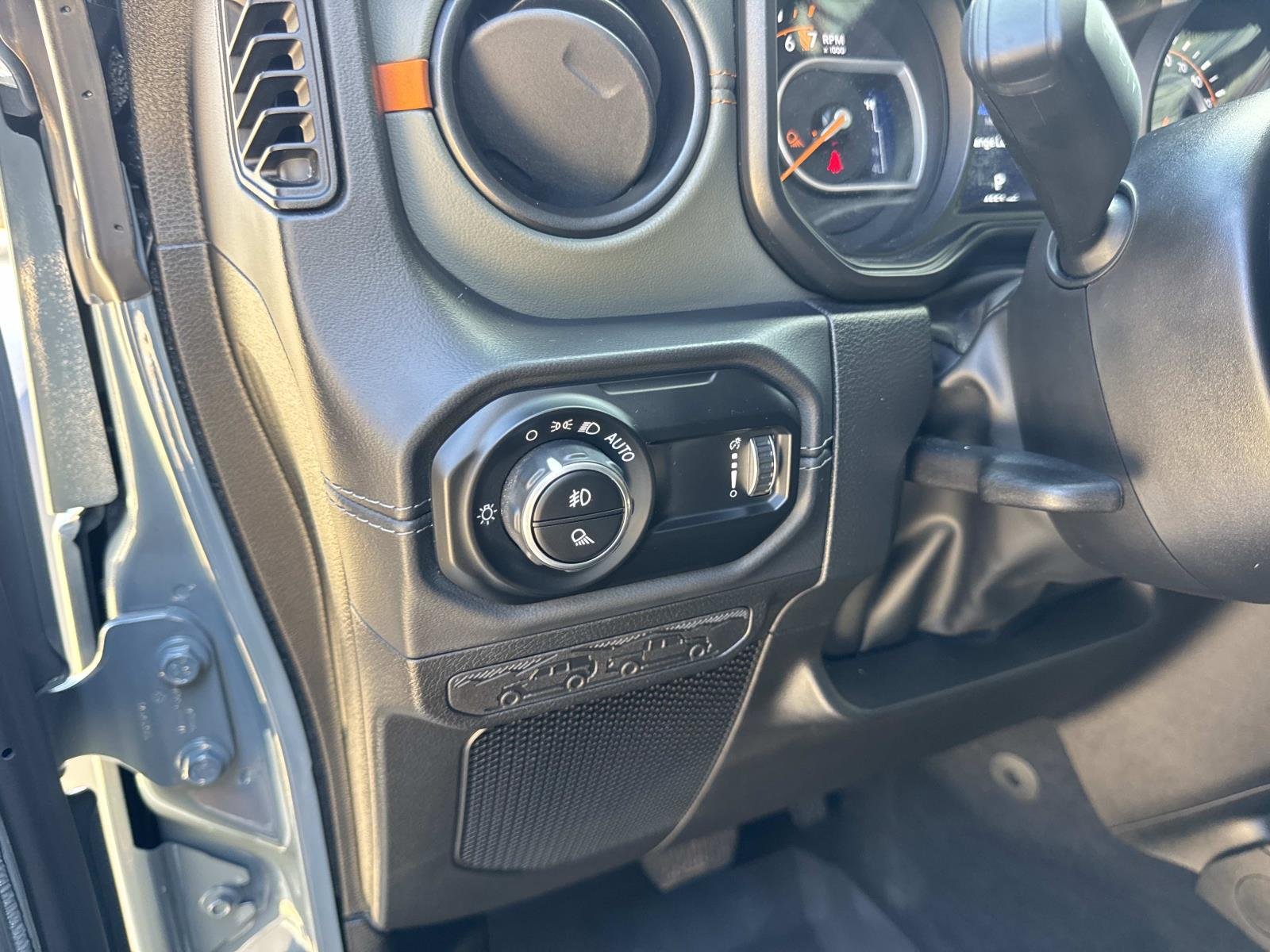 Used 2025 Anvil Clearcoat Jeep Mojave image 20