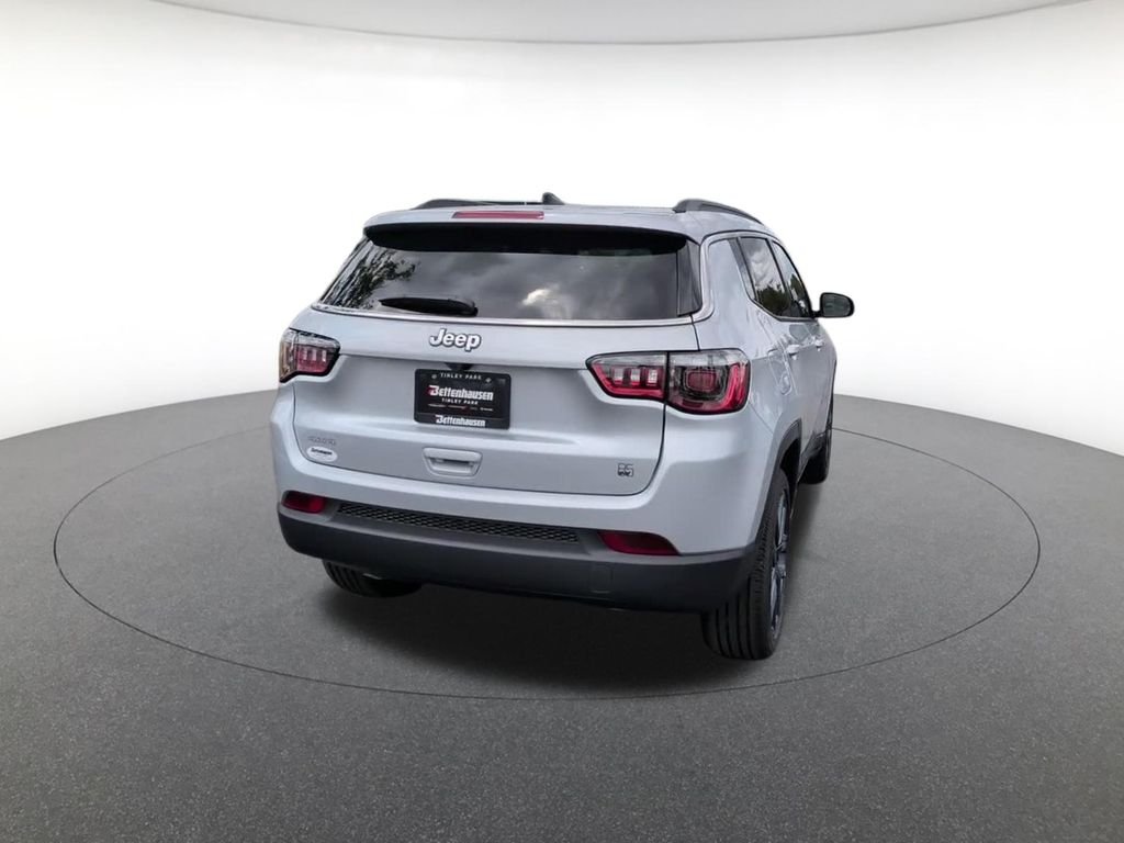 New 2026 Silver Zynith Metallic Clearcoat Jeep Altitude Special Edition image 6