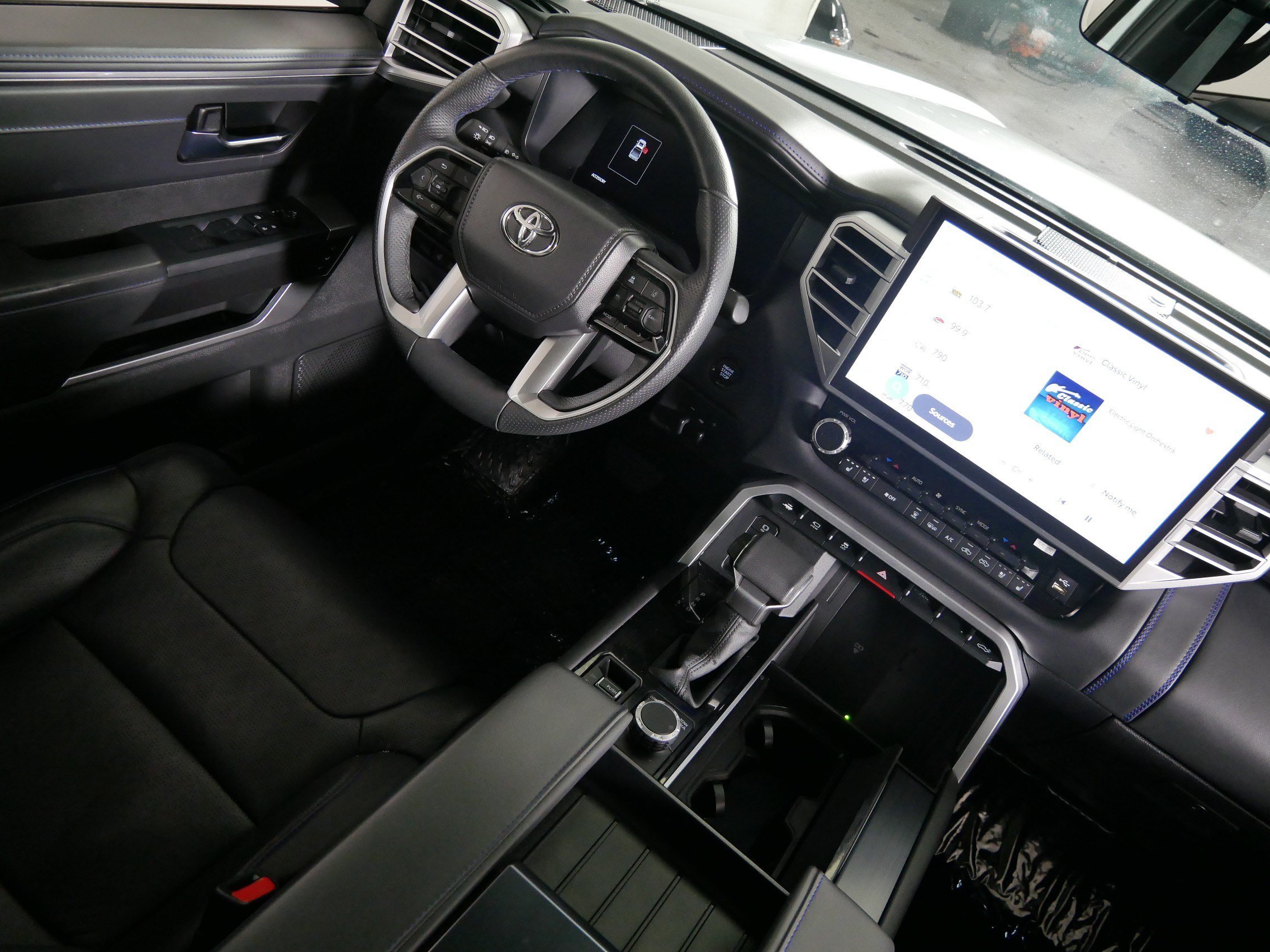 2025 Toyota Tundra Platinum - Photo 9