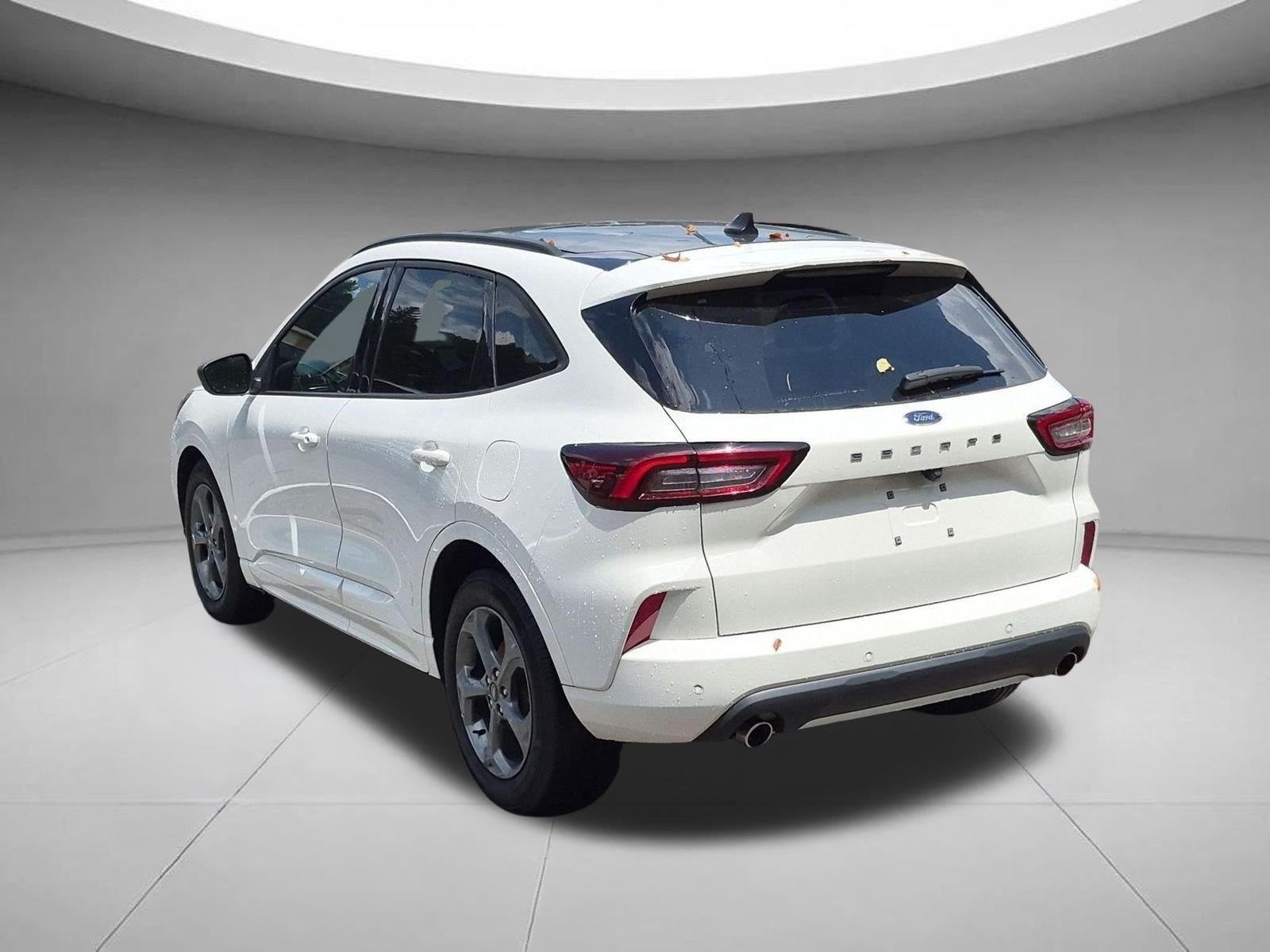 Used 2024 Star White Metallic Tri-Coat Ford ST-Line image 3