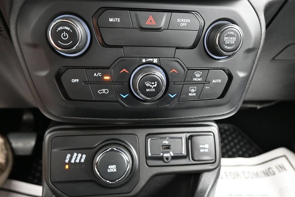 Used 2018 Jetset Blue Jeep Upland Edition image 17