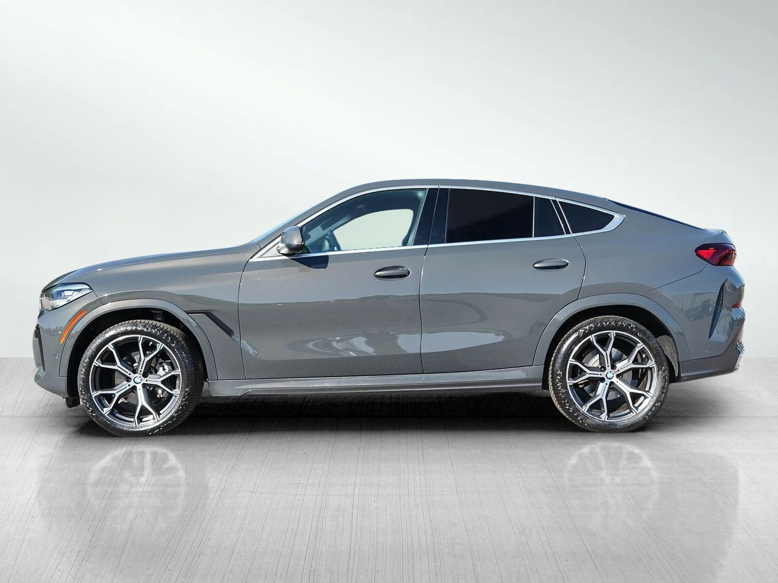 Used 2022 BMW X6 40i with VIN 5UXCY6C08N9N24258 for sale in Bloomington, Minnesota