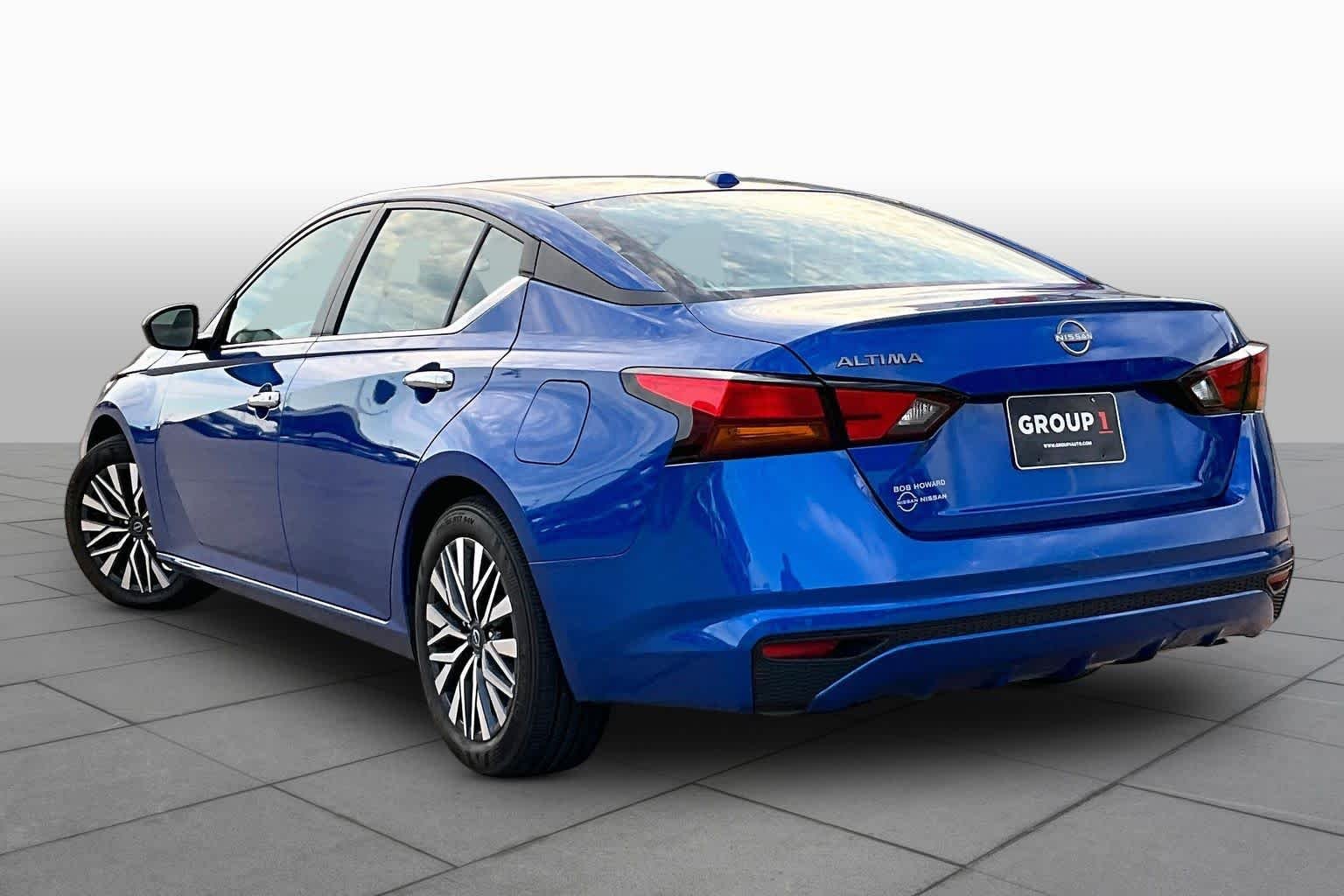 Used 2025 Bluestone Pearl Nissan SV image 9