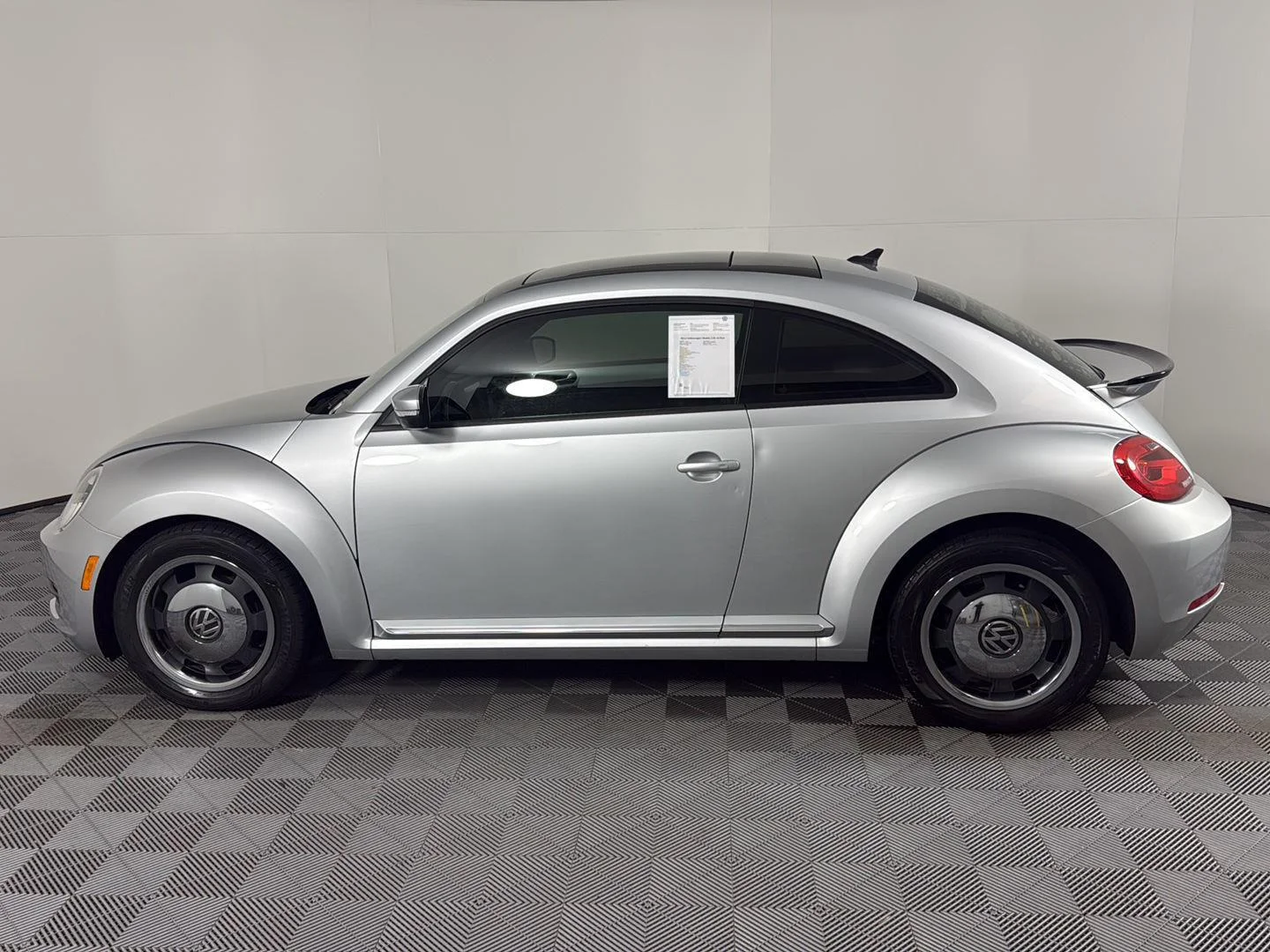 Used 2012 Reflex Silver Metallic Volkswagen 2.5L w/Sun image 6