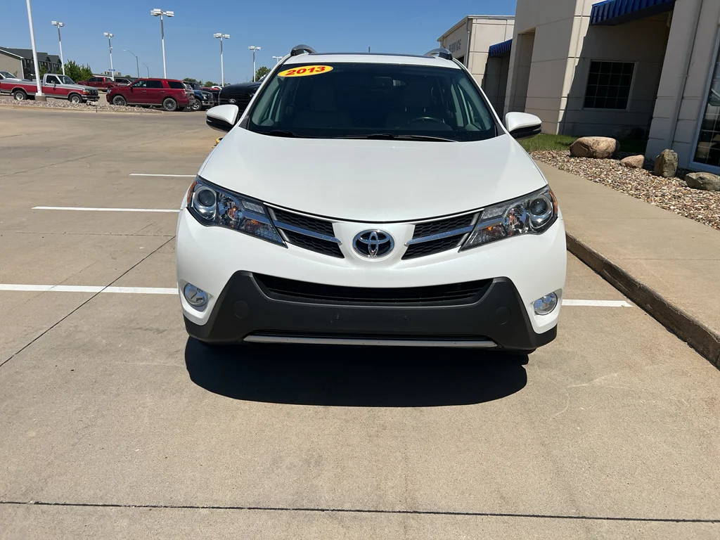Used 2013 Blizzard Pearl Toyota Limited image 3