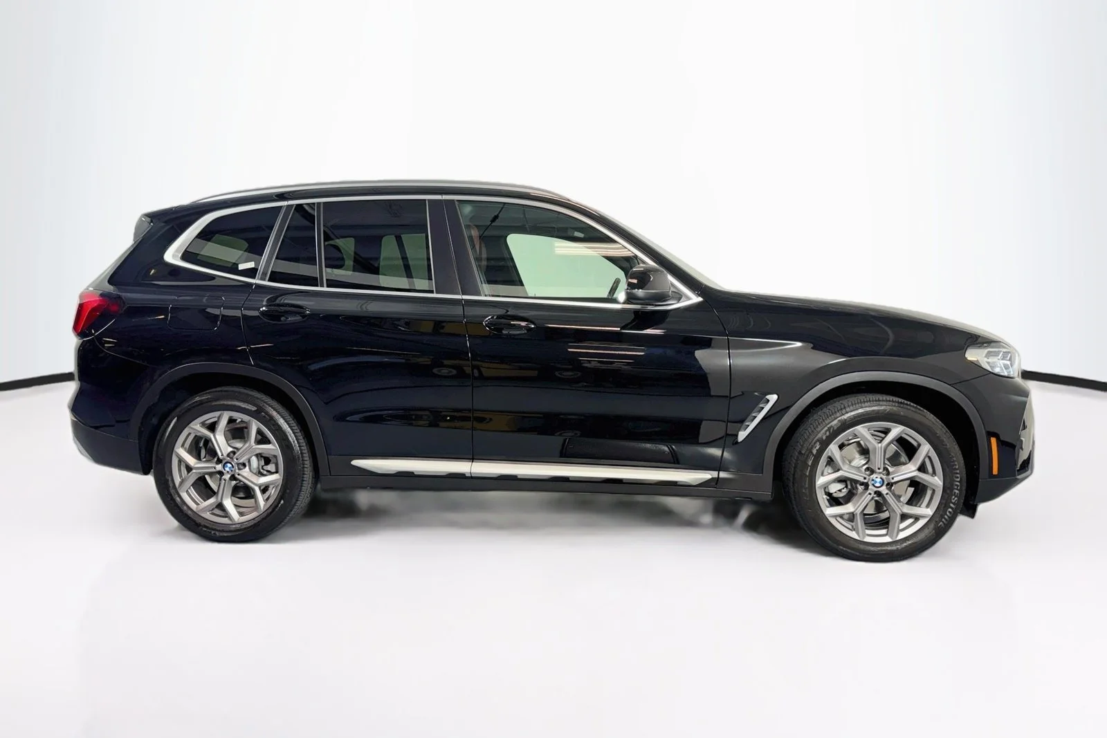 Used 2023 Jet Black BMW sDrive30i image 4