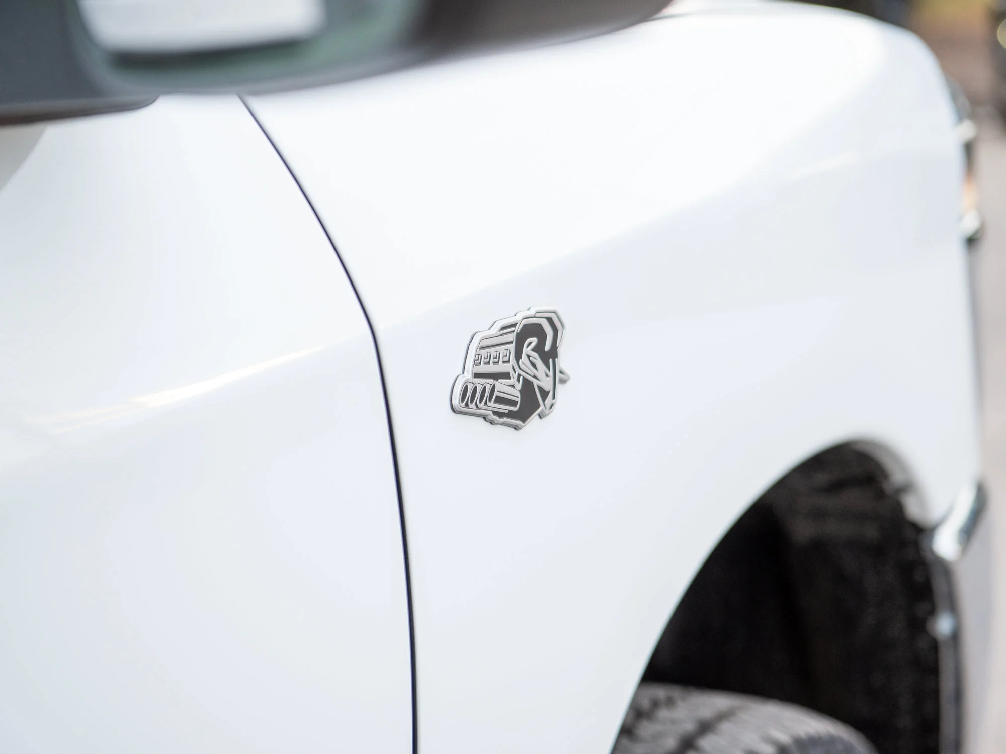 New 2027 White RAM Big Horn* Crew Cab 4x4, 8