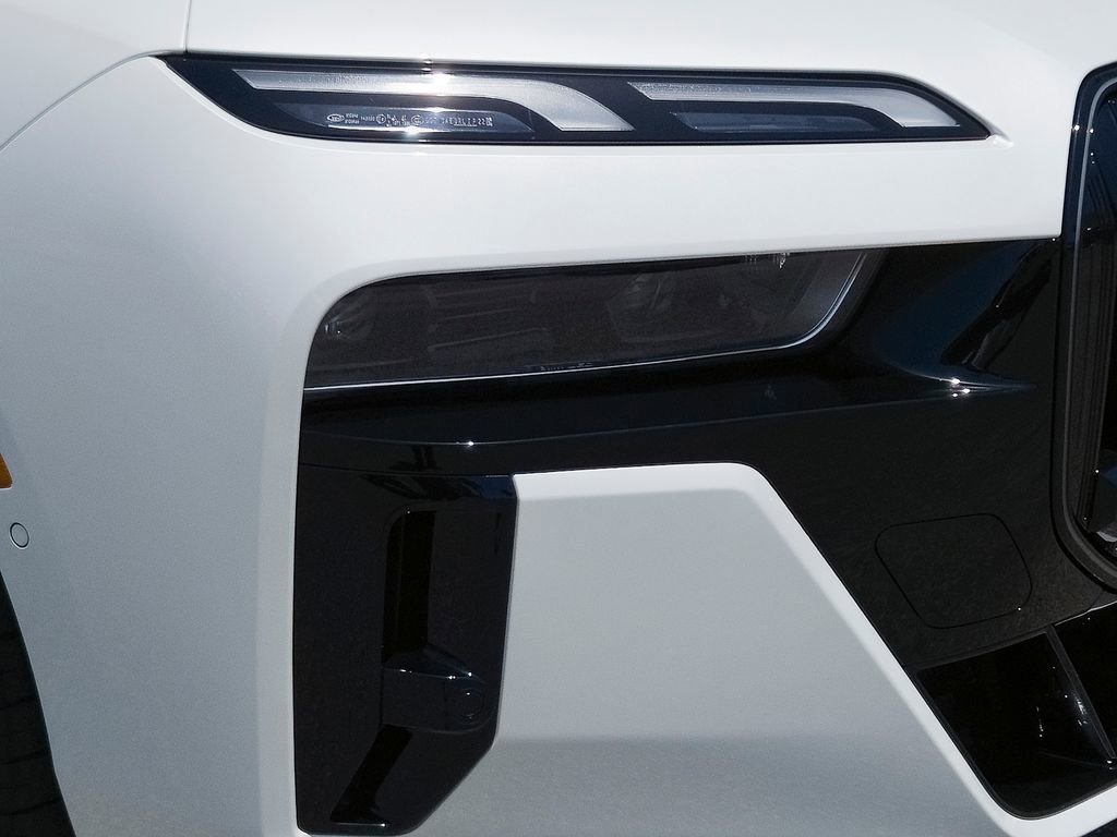 New 2026 Mineral White Metallic BMW 750e xDrive image 6