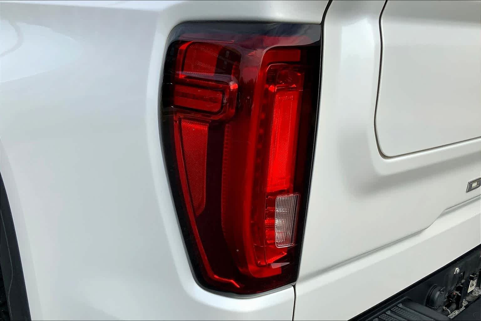 Used 2019 White Frost Tricoat GMC Denali image 28