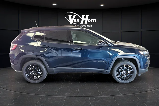 New 2026 Fathom Blue Pearl-Coat Exterior Paint Jeep Latitude image 8