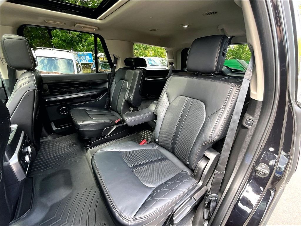 Used 2019 Black Metallic Ford Platinum image 15