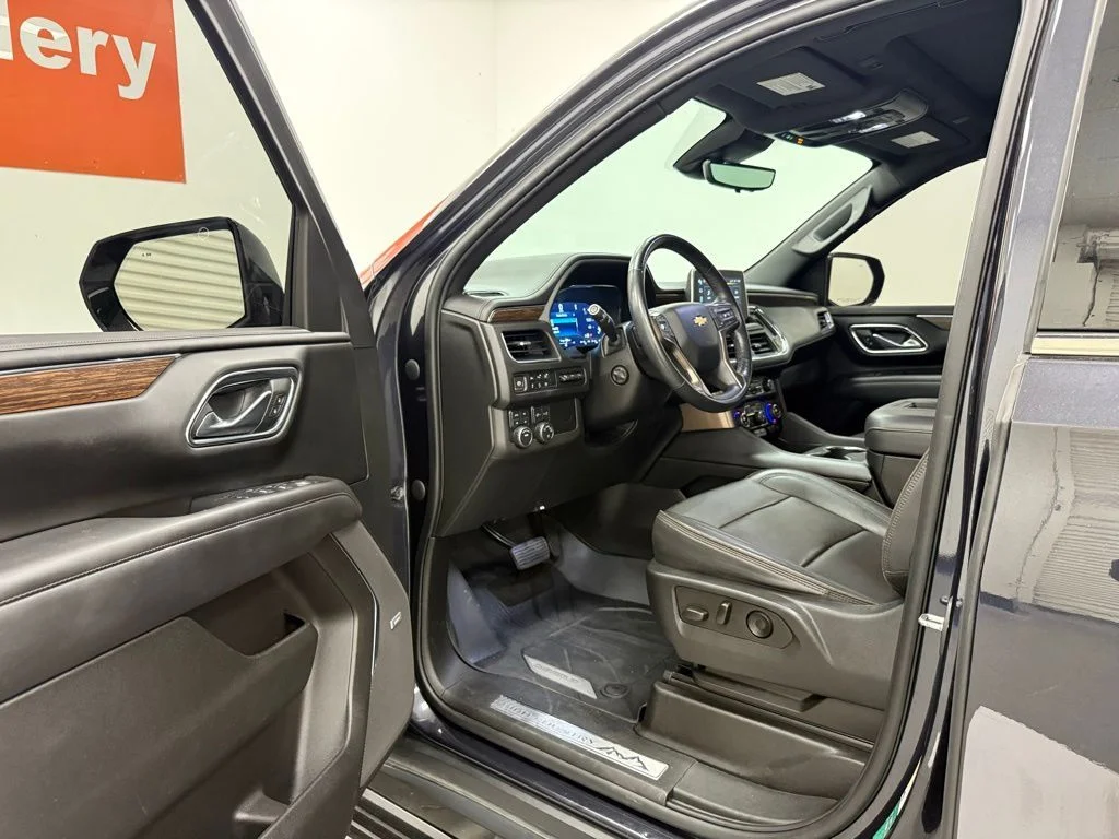 Used 2023 Gray Chevrolet High Country image 9