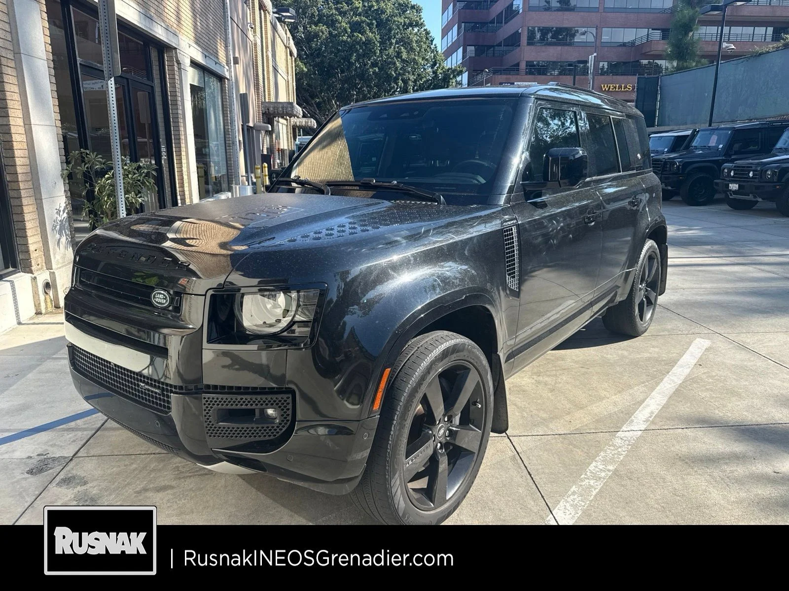 Used 2022 Black Land Rover X-Dynamic HSE image 1