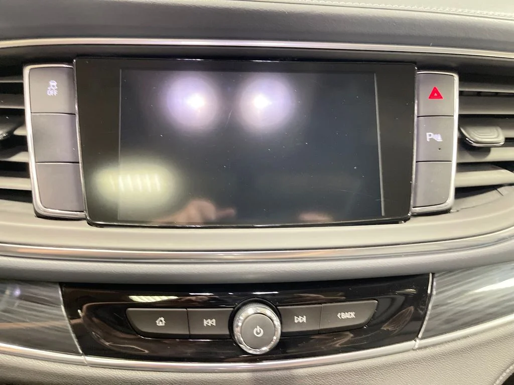 Used 2020 White Buick Essence image 19