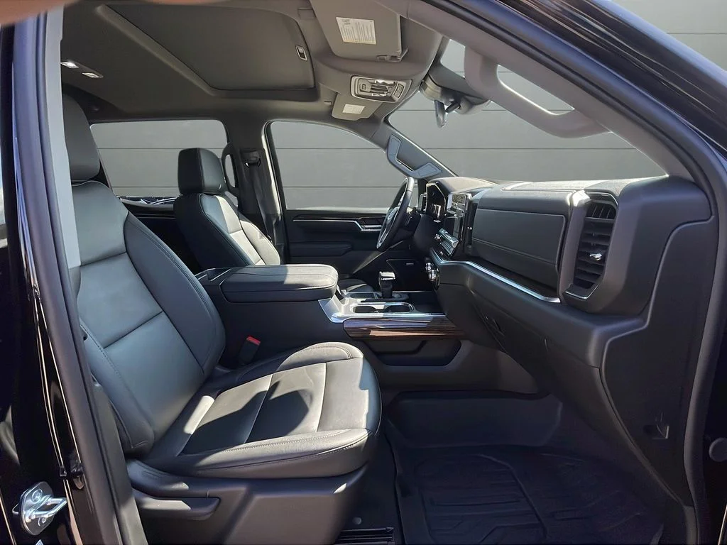 Used 2025 Black GMC Elevation image 15