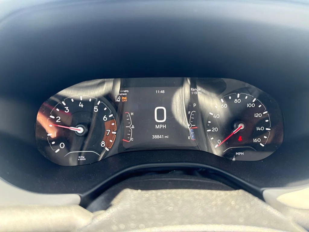Used 2025 Silver Jeep Limited image 17