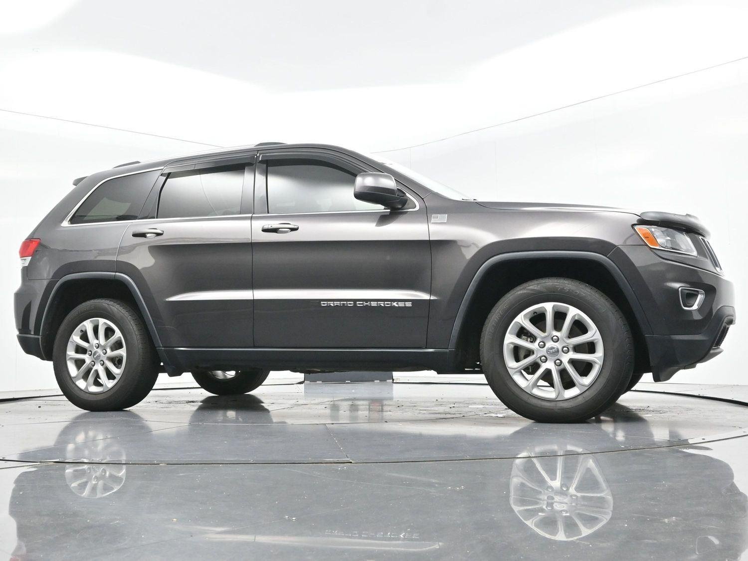Used 2016 Granite Crystal Metallic Clearcoat Jeep Laredo image 41