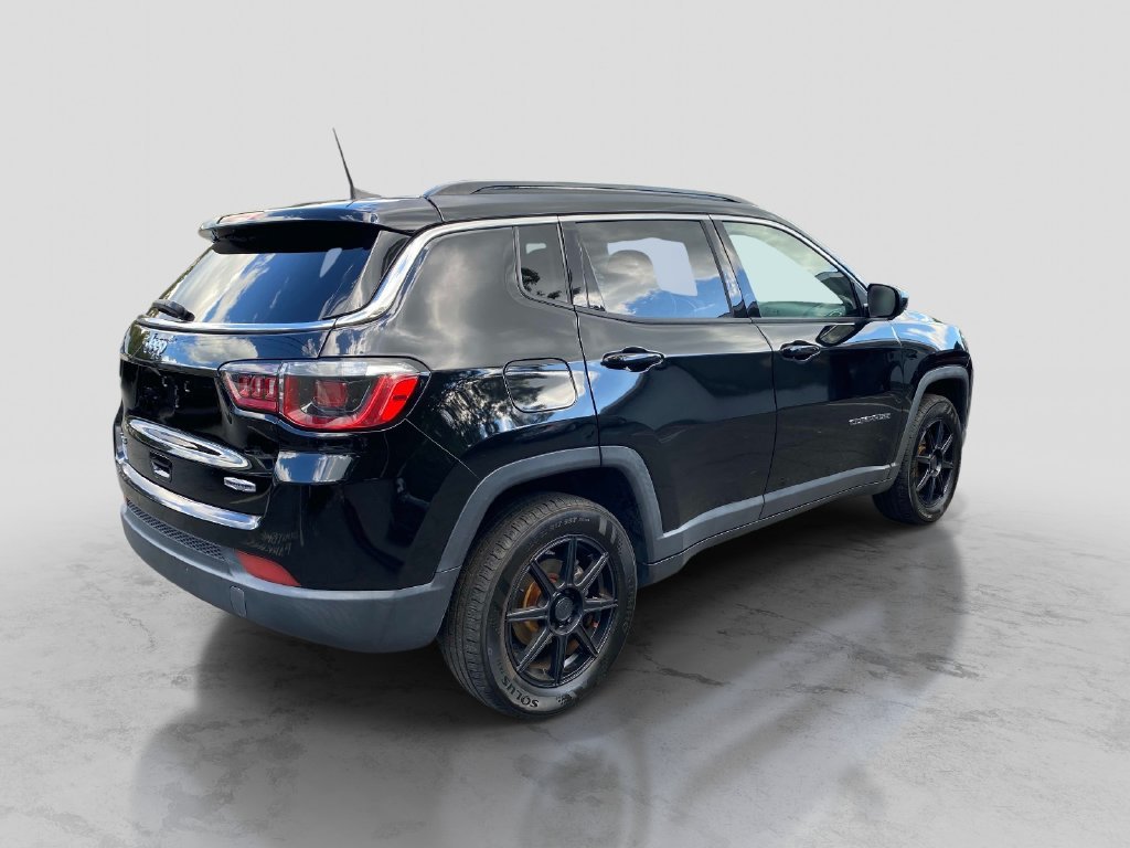 Used 2019 Black Jeep Latitude image 9