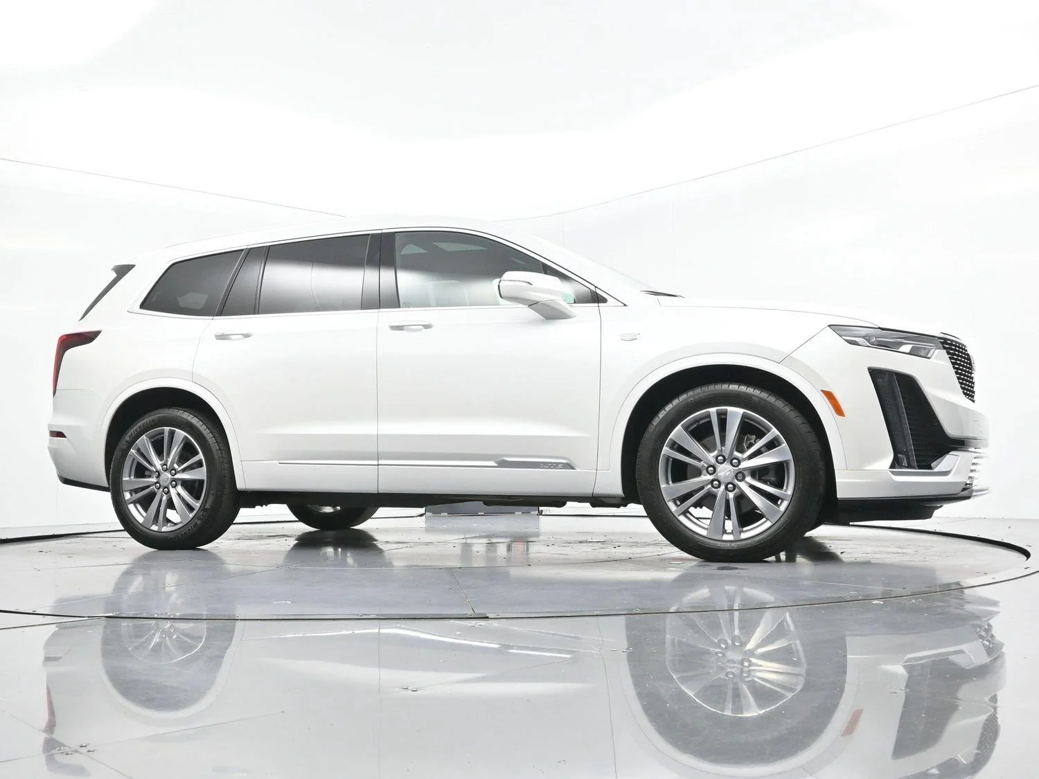 Used 2024 Crystal White Tricoat Cadillac Premium Luxury image 36
